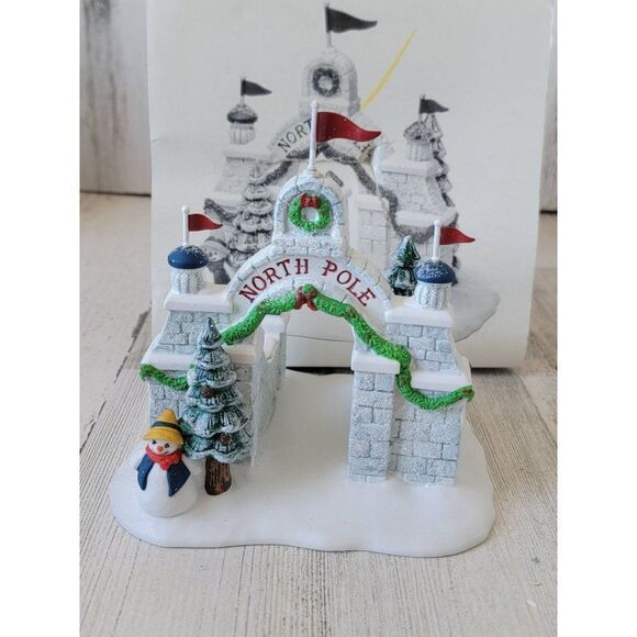 Dept 56 56324 North Pole Gate Village accessory xmas glitter penguin - Picture 1 of 7